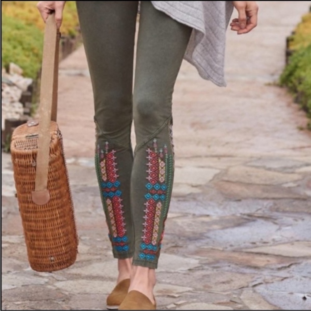 Sundance Artist Embroidered Leggings Large
